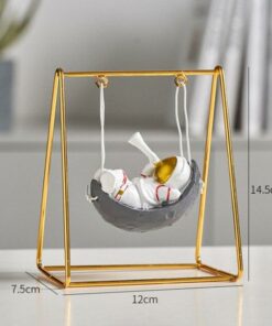 figurine-astronaute-balancoire-observation