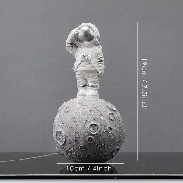 figurine-petit-astronaute-lune-argent figurine petit astronaute lune argent