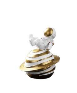 figurine petit astronaute saturne