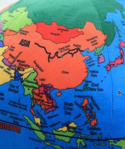 globe-terrestre-fille