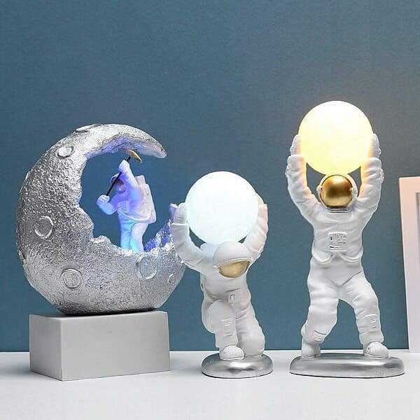 lampe-astronaute-lanceur-lune-le-petit-astronaute figurine lampe astronaute
