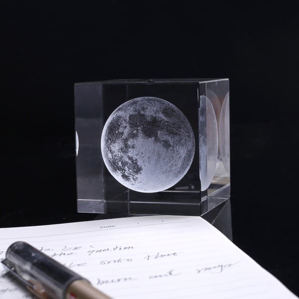 lune-3d-cristal_6bcf1227-4593-417b-b6f3-98cfee08193b lune 3d