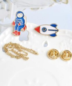 pins astronaute fusee