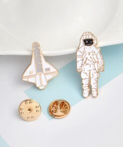 pins cosmonaute navette spatiale