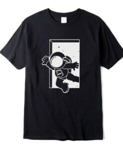 t short astronaute dimension spatiale